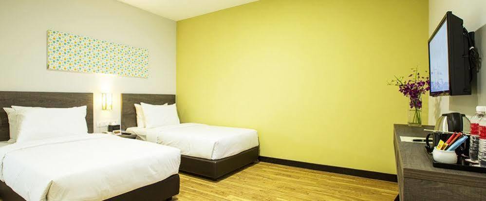 Humaira Hotel Tanah Merah  Esterno foto